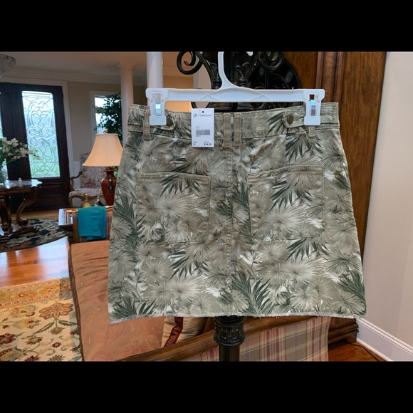 Casual Ladies Skirt - Picture 2 of 4